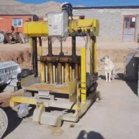 دستگاه بلوک زن و همزن و جدول زن  در حد نو