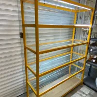 ویترین فلزی بسیار سالم