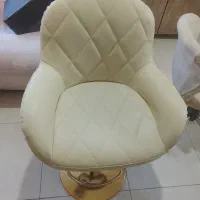 چندتا صندلی سالن