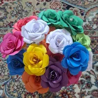 گل کاغذی رنگی