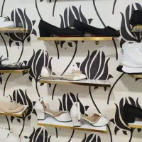 میز چوبی سه متری، استند چوبی کفش یا کیف..