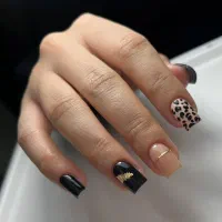 کاشت ناخن (۲۵۰۰۰۰ هزارتومان)