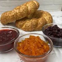 پک ۱۰۵۰ گرمی مربای آلبالو و توت فرنگی و هویج گیلما