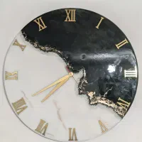 ساعت دیواری سیاه طلایی با روکش رزین طرح مرمر