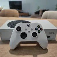 2 دستگاه ایکس باکس سری  xbox S و یک دستگاه ps4