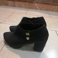 کفش سایز ۳۸