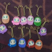 مقداری گیره روسری و گوشواره