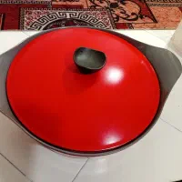 تعدادی قابلمه نسوز و چدن در حد نو