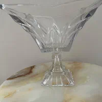 ظرف پایه دار