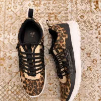 کفش کتونی برند بلوز شلوار تا آخر نگاه کنید