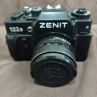 دوربین زنیت همراه با فلاش ناسیونال و سه‌پایه