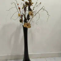گلدان با گل مصنوعی