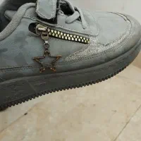 کاپشن و یک جفت کتانی|کفش و لباس بچه|رشت, پیرکلاچای|دیوار