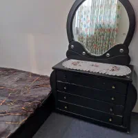 میز ارایش وکنار تختی سالم