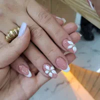 خدمات کاشت ناخن،لمینت،ژلیش،کاور