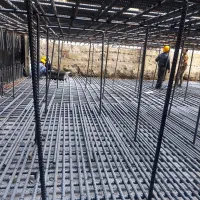 سیم بند و کارگر ساده