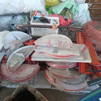 قفسه وسط مغازه