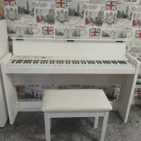 پیانو کرگlp380بسیار نو و تمیز