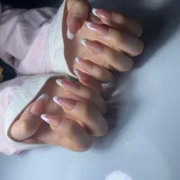 مدل برای کاشت ناخن|خدمات آرایشگری و زیبایی|قم, زاویه|دیوار