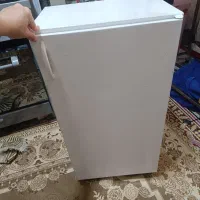 تک کابینت تازه رنگ امیزی شده فلزی