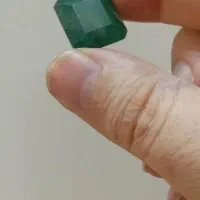 یک عدد زمرد معدنی درشت و خوشرنگ|جواهرات|شیروان (خراسان), |دیوار