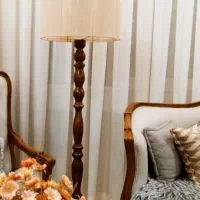 آباژور ایستاده