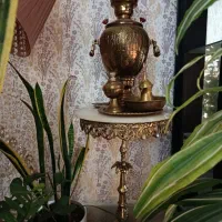 میز برنز و سماور برنجی زغالی