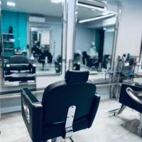 همکاری با آرایشگر مشتری‌دار (مردانه)