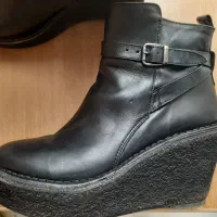 نیم بوت چرم مشکی ، لژدار زنانه