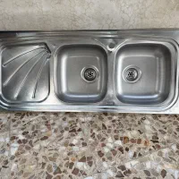 یک عدد سینک استیل البرز و  یک عدد هود صدرا