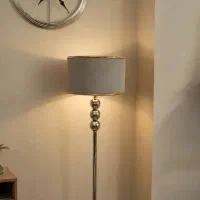 ست آباژور کنار سالنی و ساعت دیواری فلزی