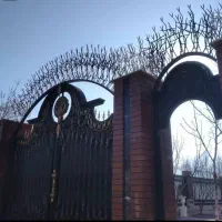 حفاظ روی دیوارشاخ گوزنی سه شاخ سقف سبک زیر پله فنس