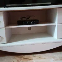 میز تلویزیونی سفید