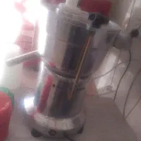 آب هویج گیر استیل اصل نو ..مشتری نیست