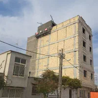 کارگر سیمانکاری ساختمان
