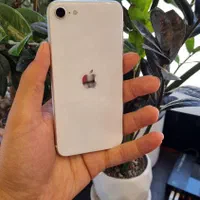 اپل iPhone SE (2020) با حافظهٔ ۱۲۸ گیگابایت