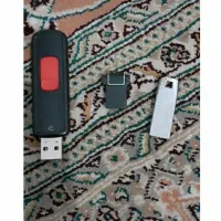 ۳عدد فلش دوتاش ۸گیگ هست یکیش ۱۶گیگ