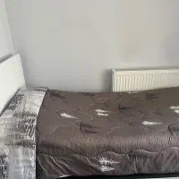 تخت خواب تک نفره همراه پایتختی و میز تحریر