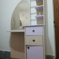 میز آرایشی تمیز و جادار