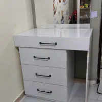 میز ارایش یا همون آینه