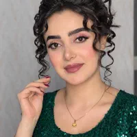میکاپ آرتیست فومن