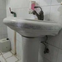 سنگ روشویی با شیر آب سالم