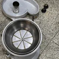 آبمیوه‌گیری صنعتی (مناسب کافی‌شاپ و آبمیوه‌فروشی)
