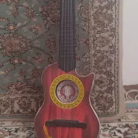 یک عدد گیتار جنس خارجی