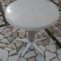 میز پلاستیکی سالم