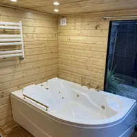 کلبه چوبی یولکا با جکوزی|اجارهٔ کوتاه‌مدت ویلا و باغ|رامسر, |دیوار