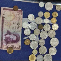 تعدادی سکه قدیمی