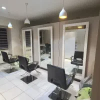 اجاره میزناخن و صندلی سالن زیبایی معالی آباد|اجارهٔ دفتر کار، اتاق اداری، مطب|شیراز, معالیآباد|دیوار