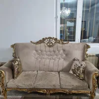 مبل ۷ نفره به همراه میز و دو عدد عسلی کاملا سالم