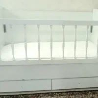 تخت کودک تمیز و سالم